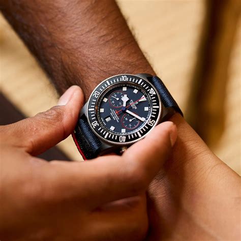 tudor hands aligned